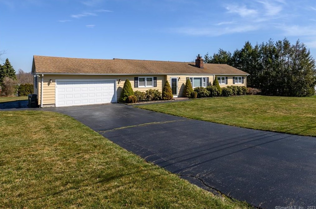 10 Gail Dr, North Haven, CT 06473