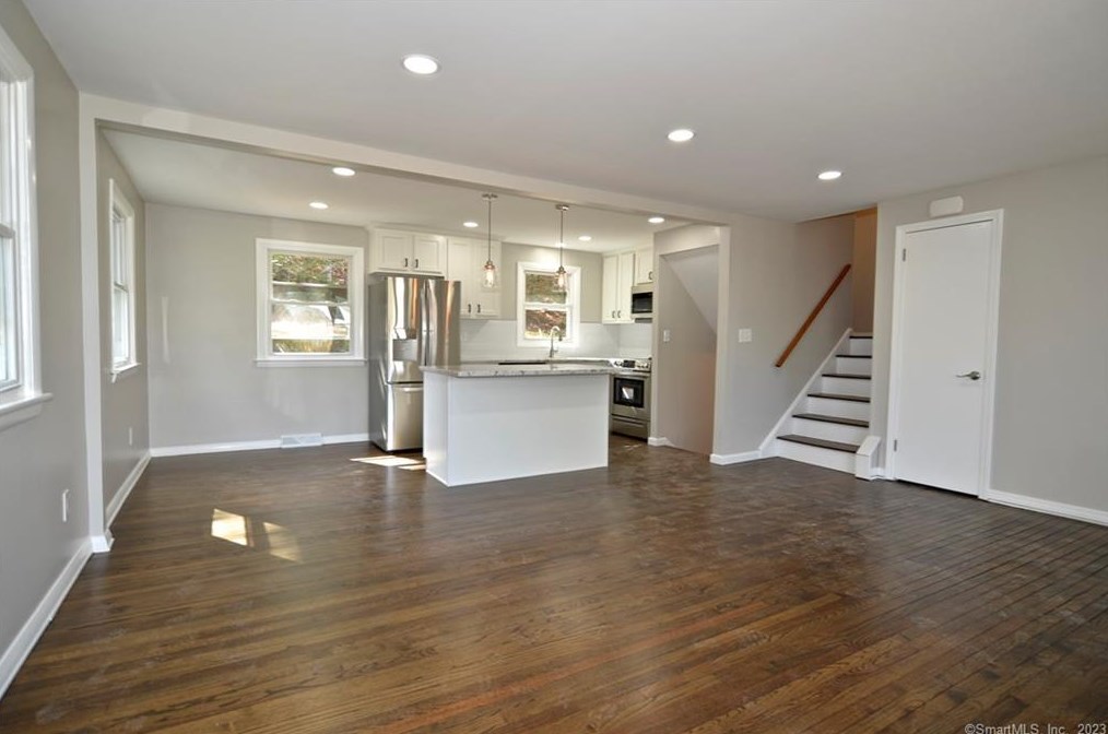 82 Shelley Ln, Glastonbury, CT 06033