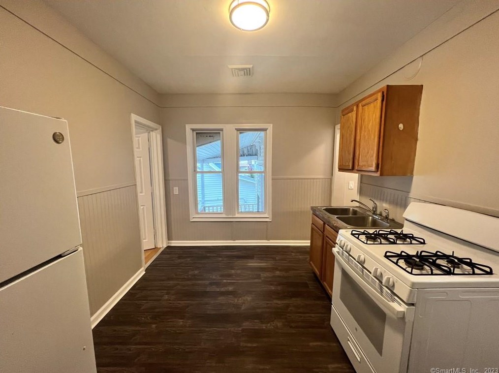 68 Anderson St #3c, Union City, CT 06770