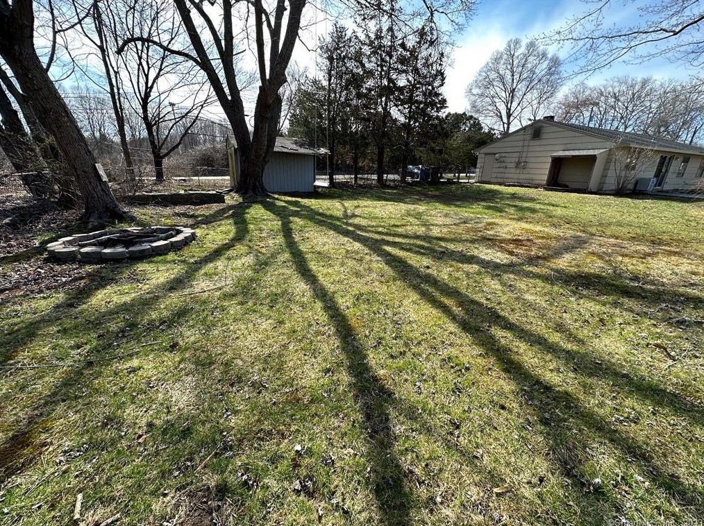 23 Town Farm Rd, Gales Ferry, CT 06339