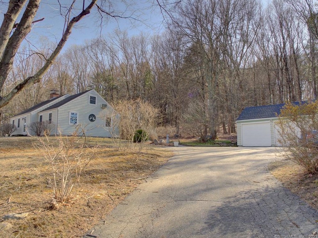 18 Dunham Pond Rd, Storrs Mansfield, CT 06268-2053