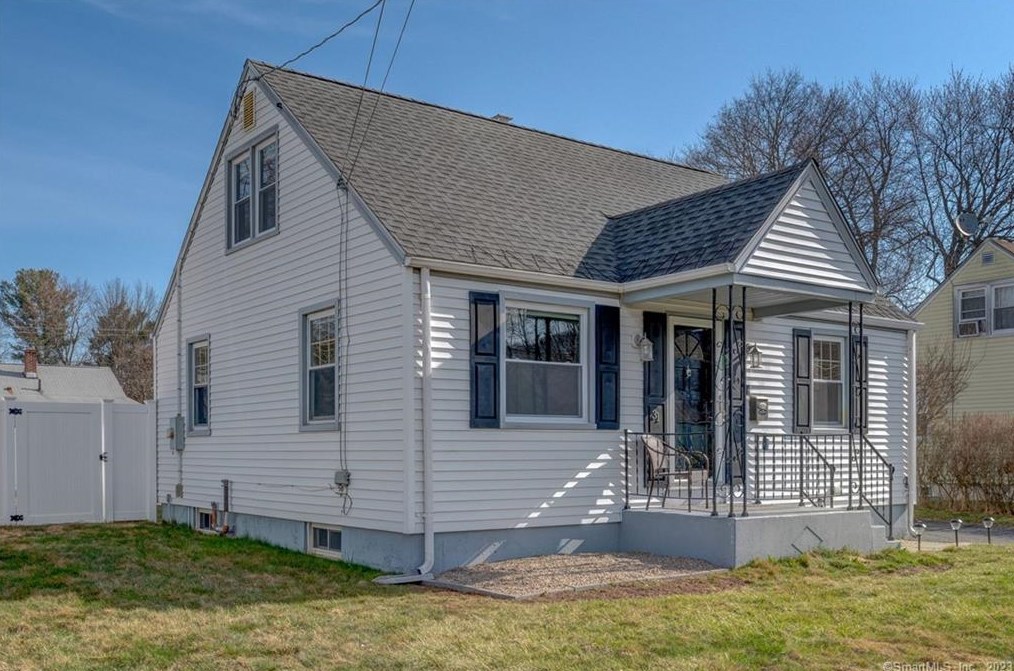 31 Macarthur Rd, Plainville, CT 06062