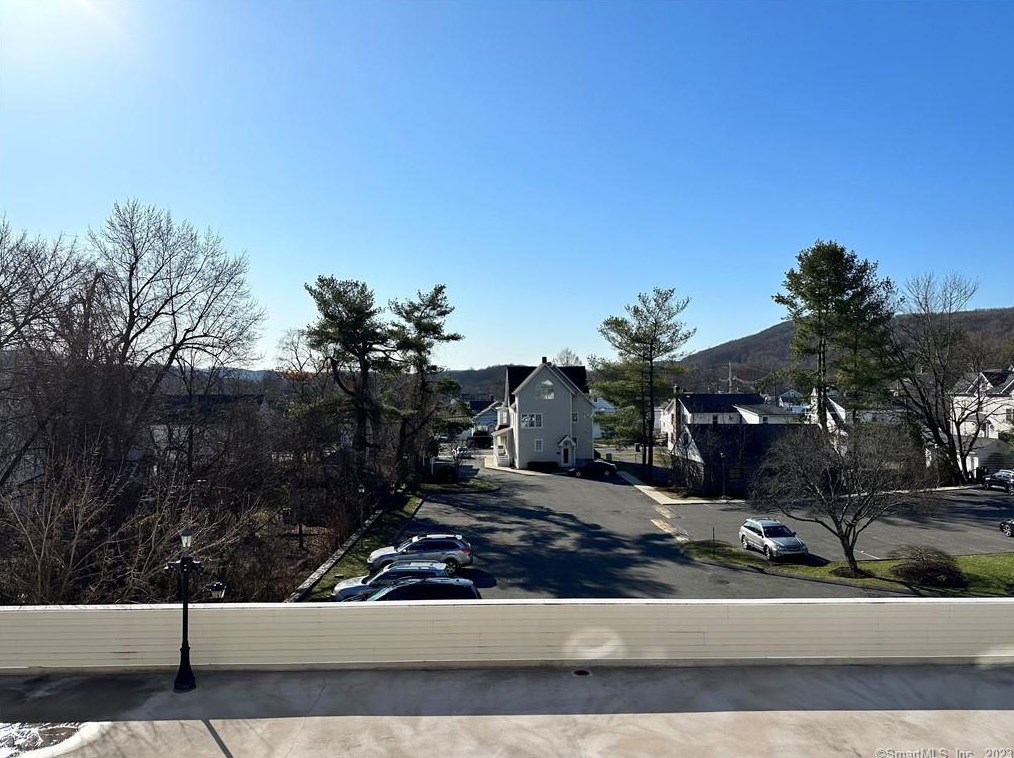 163 South St, Danbury CT  06810-7923 exterior