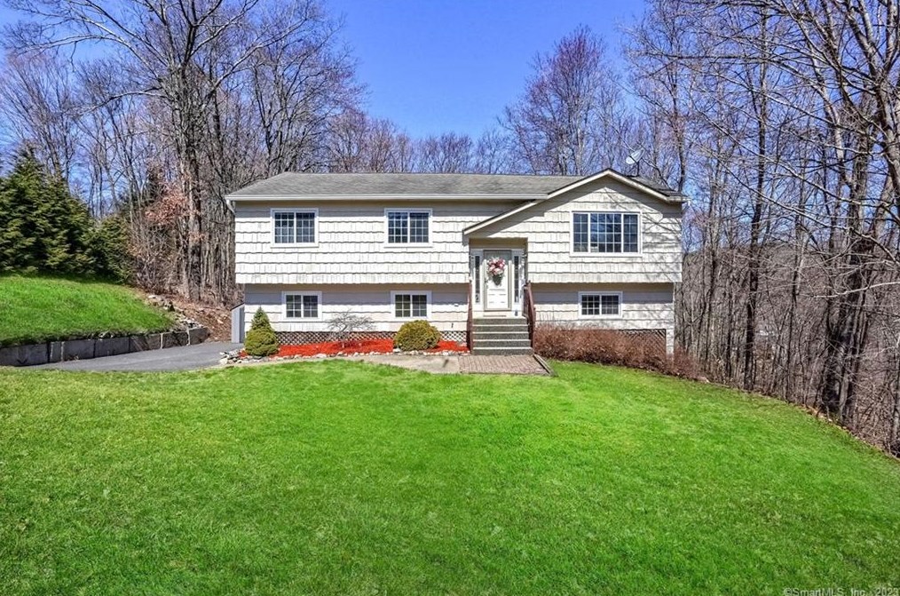 3 Diana Dr, Danbury, CT 06812