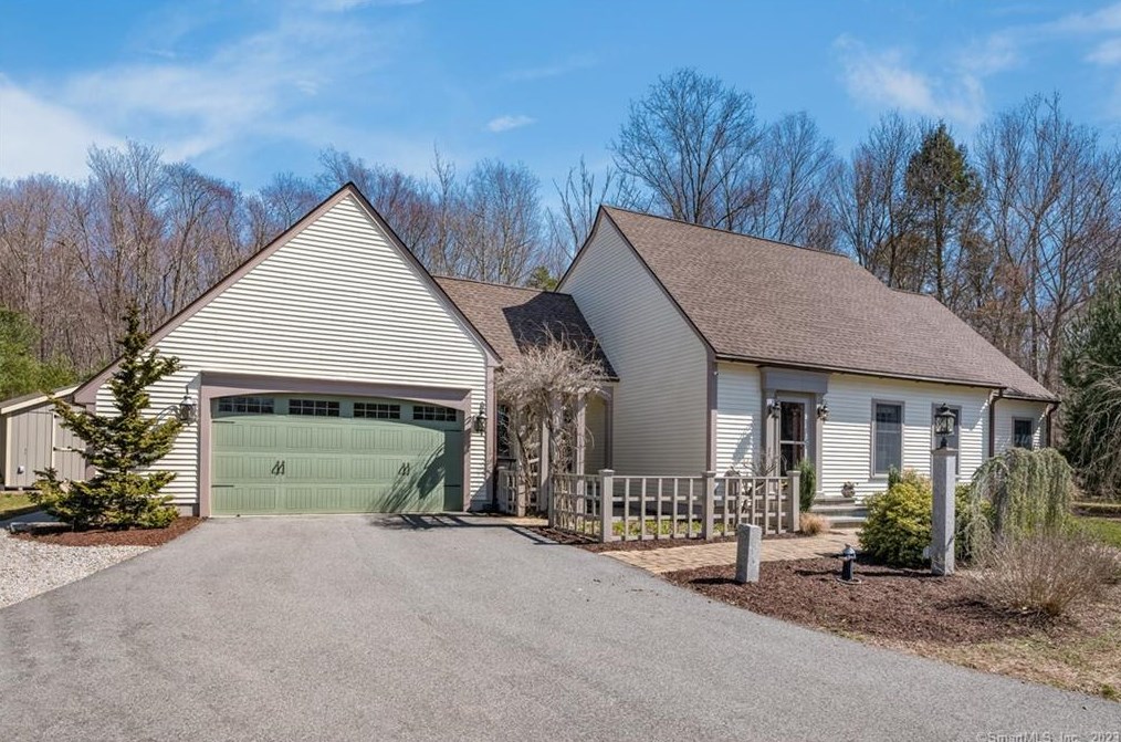 9 Valley Brook, Moodus, CT 06469