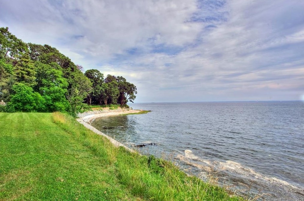 67 Beachside Ave, Westport CT  06880-6206 exterior