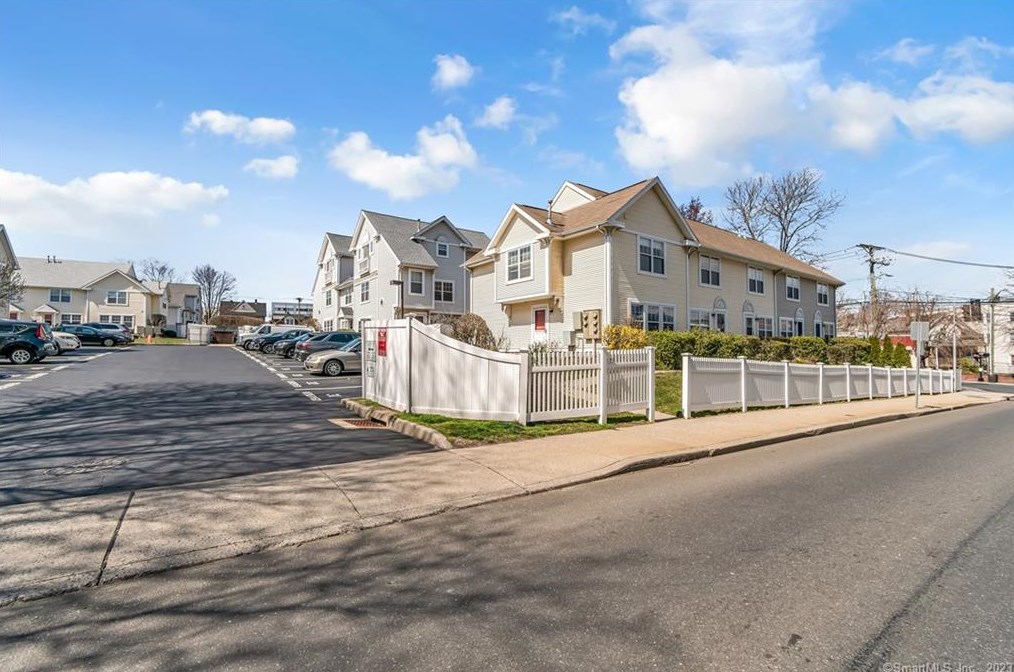 1 Southfield Ave #214, Stamford, CT 06902