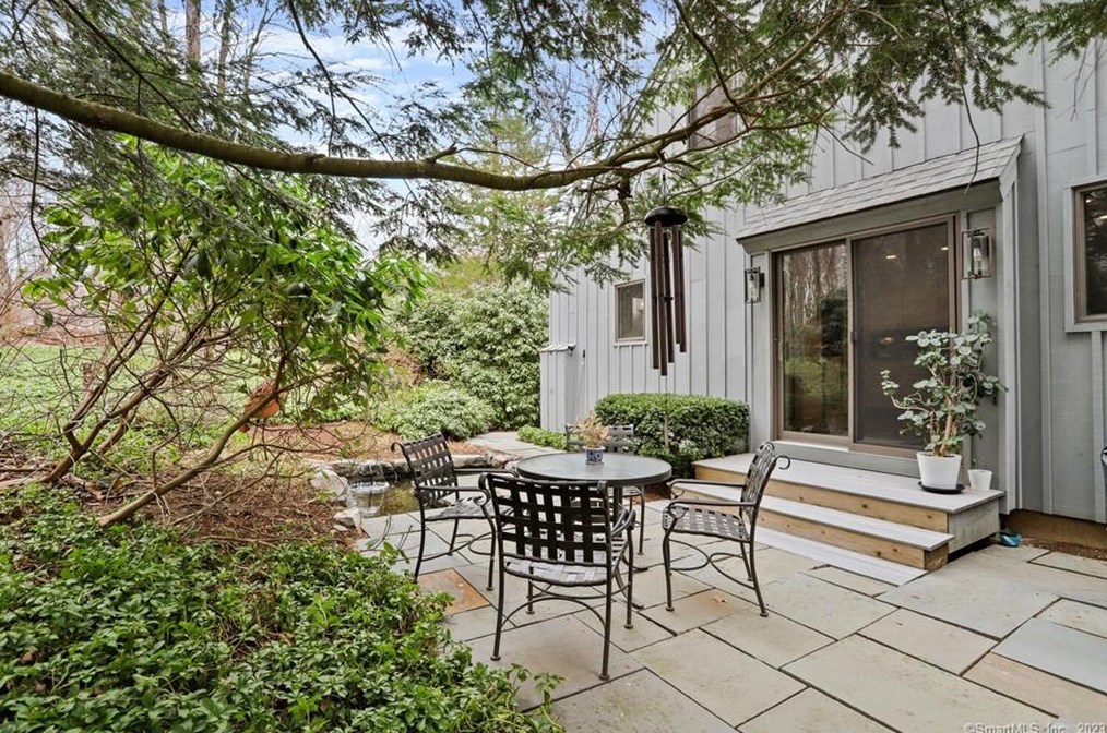 16 Bartram Dr, West Redding CT  06896-1508 exterior