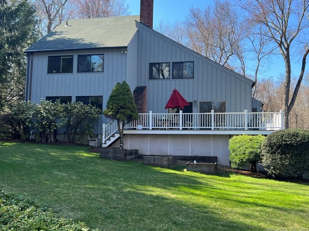 16 Bartram Dr, West Redding CT  06896-1508 exterior