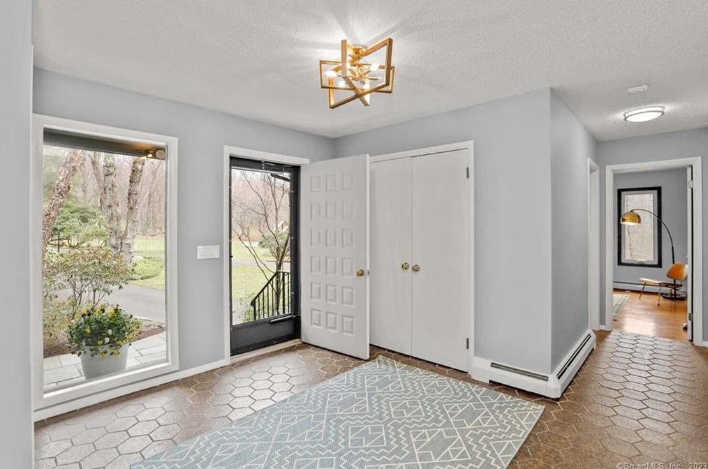 16 Bartram Dr, West Redding CT  06896-1508 exterior