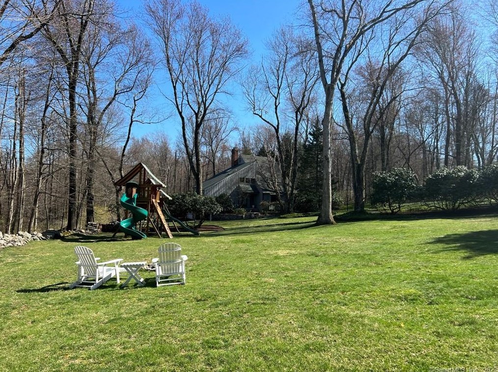 16 Bartram Dr, West Redding CT  06896-1508 exterior