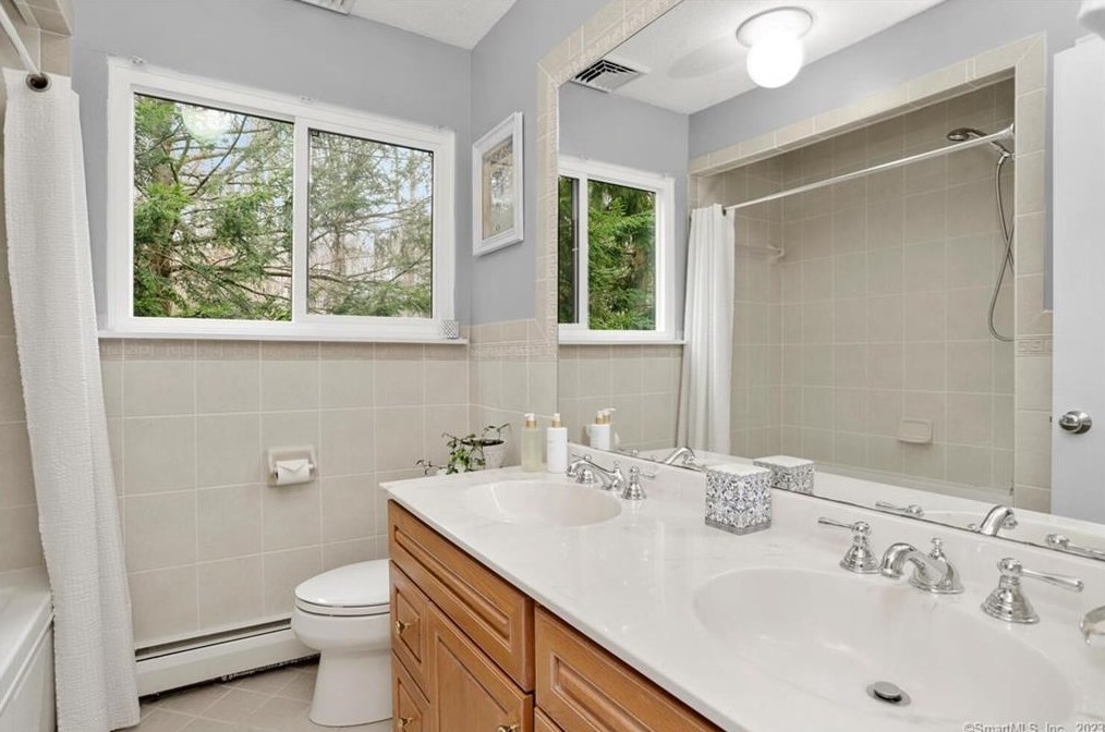 16 Bartram Dr, West Redding CT  06896-1508 exterior
