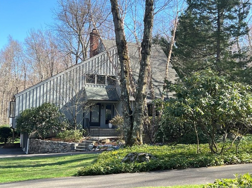 16 Bartram Dr, West Redding CT  06896-1508 exterior