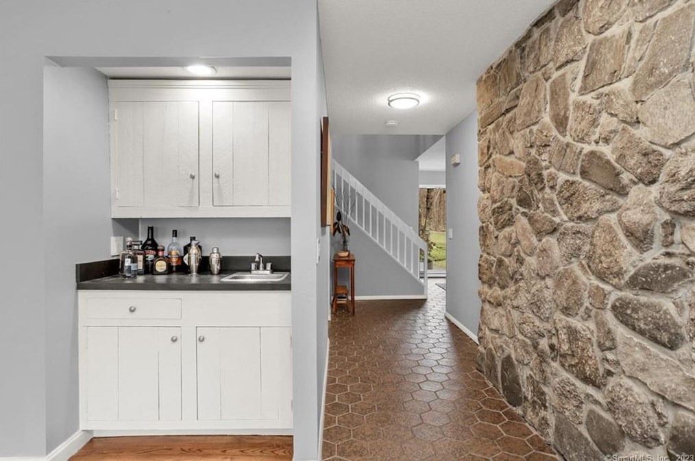 16 Bartram Dr, West Redding CT  06896-1508 exterior
