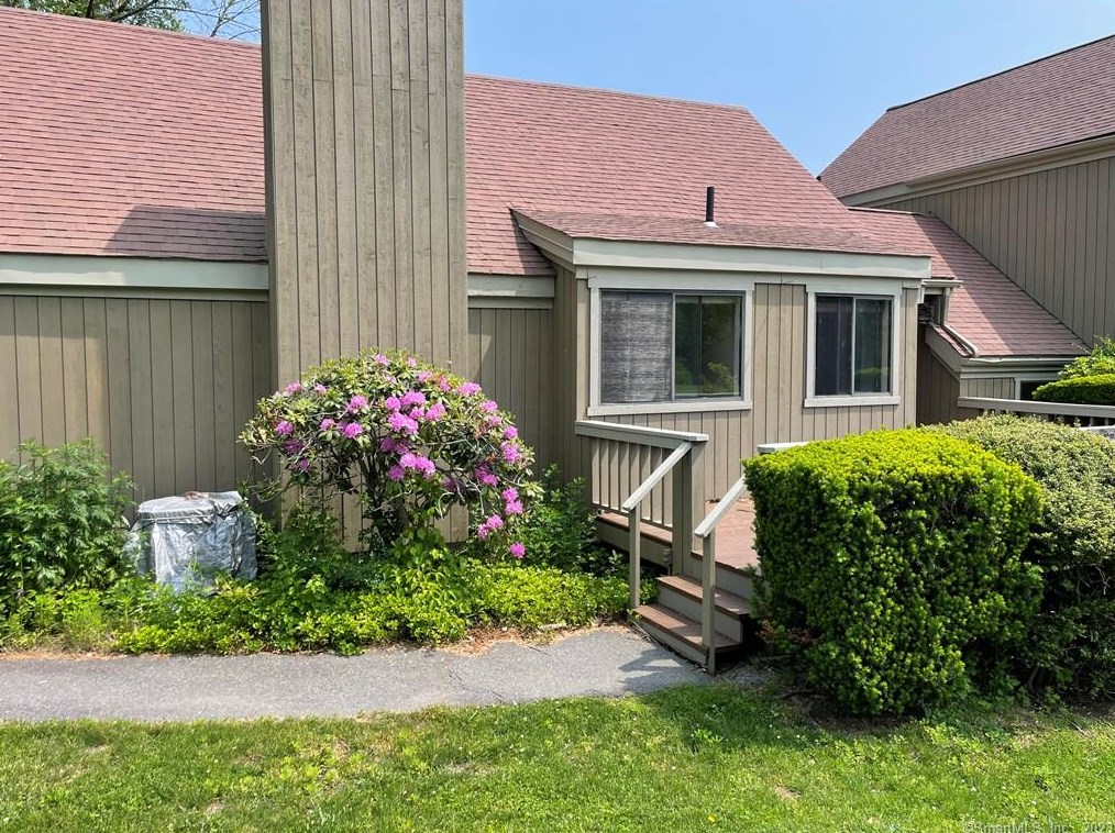 613 Cherokee Ln #b, Stratford, CT 06614