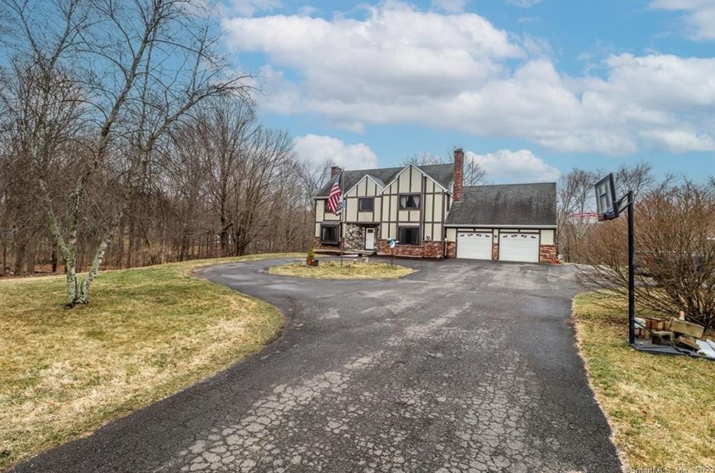 64 State Route 39, Danbury, CT 06812