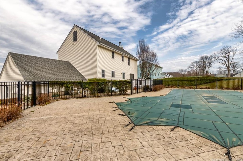 11 Eddon Dr, New Haven CT  06512-1057 exterior