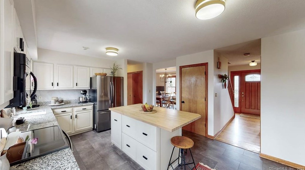 11 Eddon Dr, New Haven CT  06512-1057 exterior