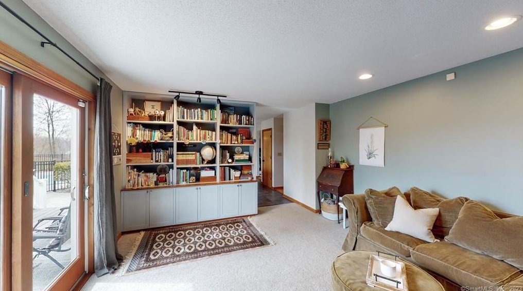 11 Eddon Dr, New Haven CT  06512-1057 exterior