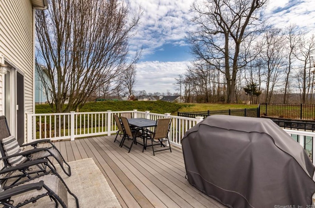 11 Eddon Dr, New Haven CT  06512-1057 exterior