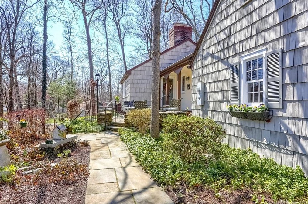 23 Steep Hollow Ln, Hartford, CT 06107-3521