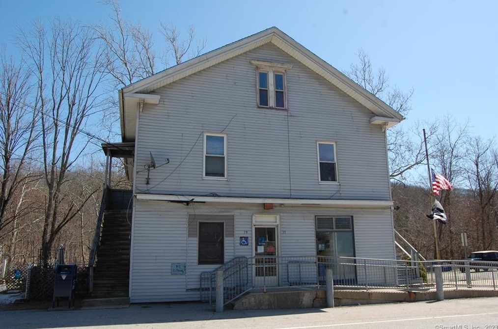 35 Main St, Versailles, CT 06383