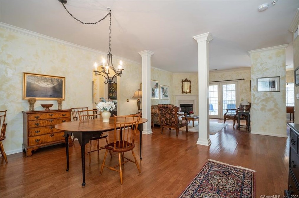 1 West St #214, Simsbury, CT 06070