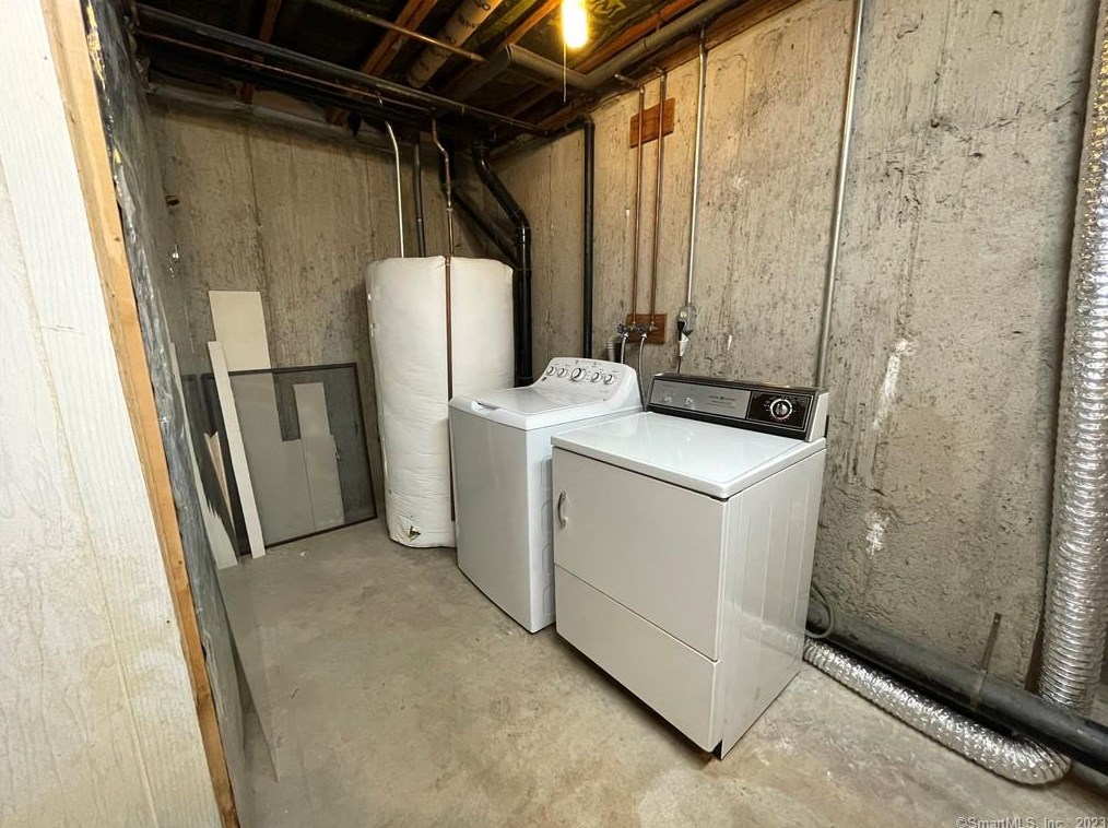 15 Golden Ct, Cromwell CT  06416-1831 exterior
