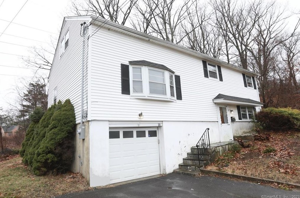 58 Robincrest Dr, Waterbury, CT 06708