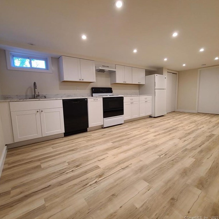 14 Fleetwood Park #c, Bethel, CT 06801