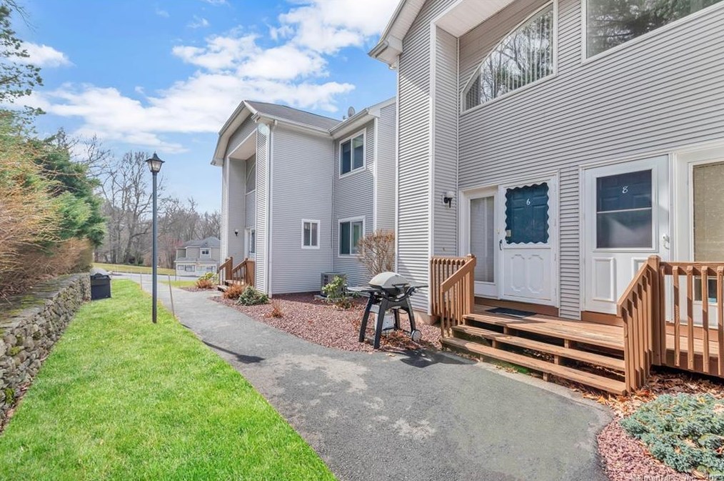 80 Country Ln #6, Vernon, CT 06066