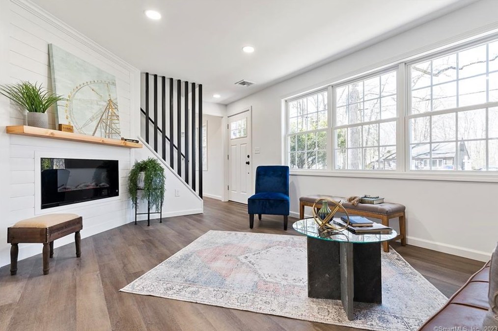 8 Myrna Dr, East Hampton, CT 06447