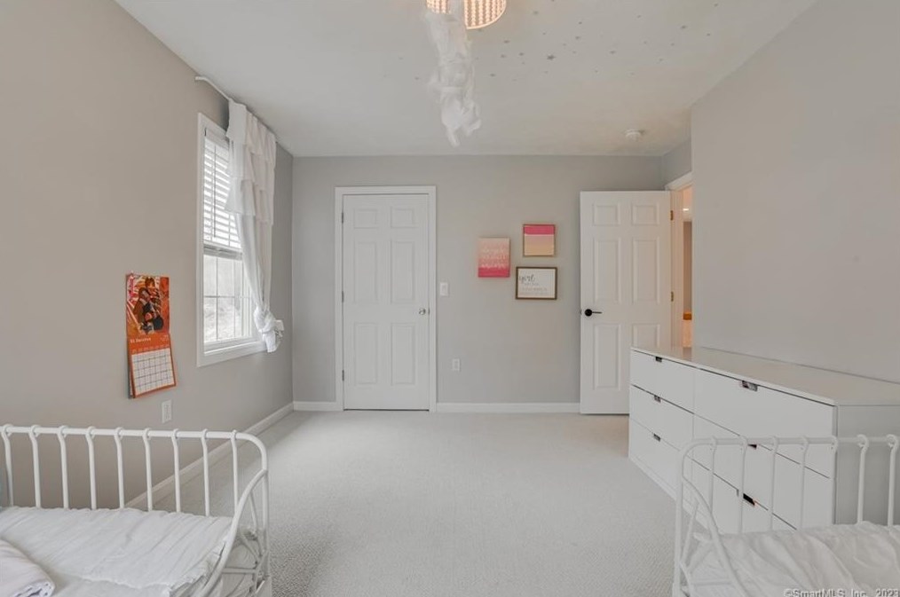 25 Church St, Brooklyn CT  06234-1507 exterior