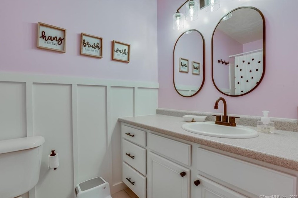 25 Church St, Brooklyn CT  06234-1507 exterior