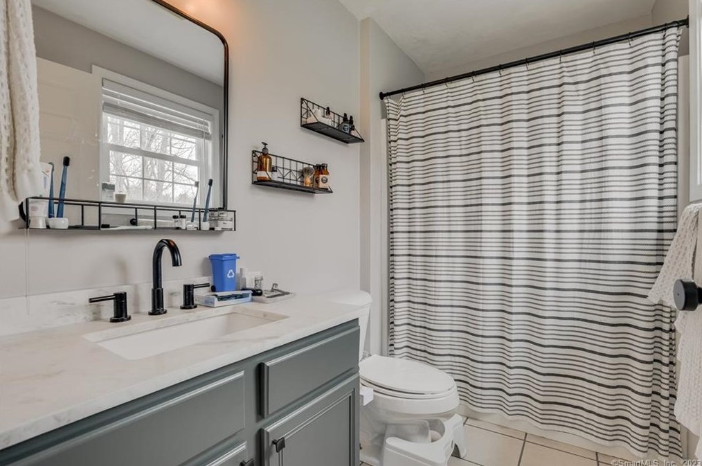 25 Church St, Brooklyn CT  06234-1507 exterior