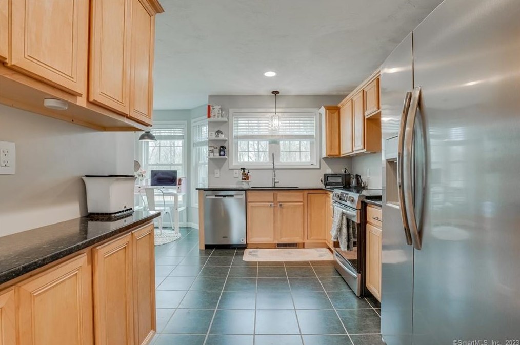 25 Church St, Brooklyn CT  06234-1507 exterior