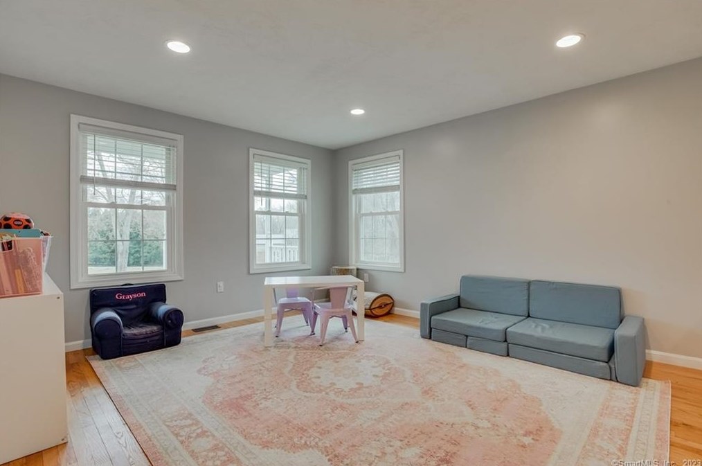 25 Church St, Brooklyn CT  06234-1507 exterior