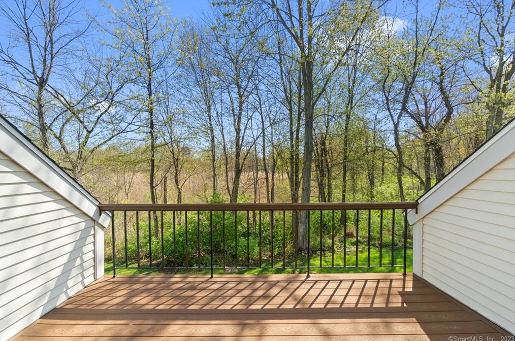 2 Orchard Brook Dr, Hartford CT  06109-2432 exterior