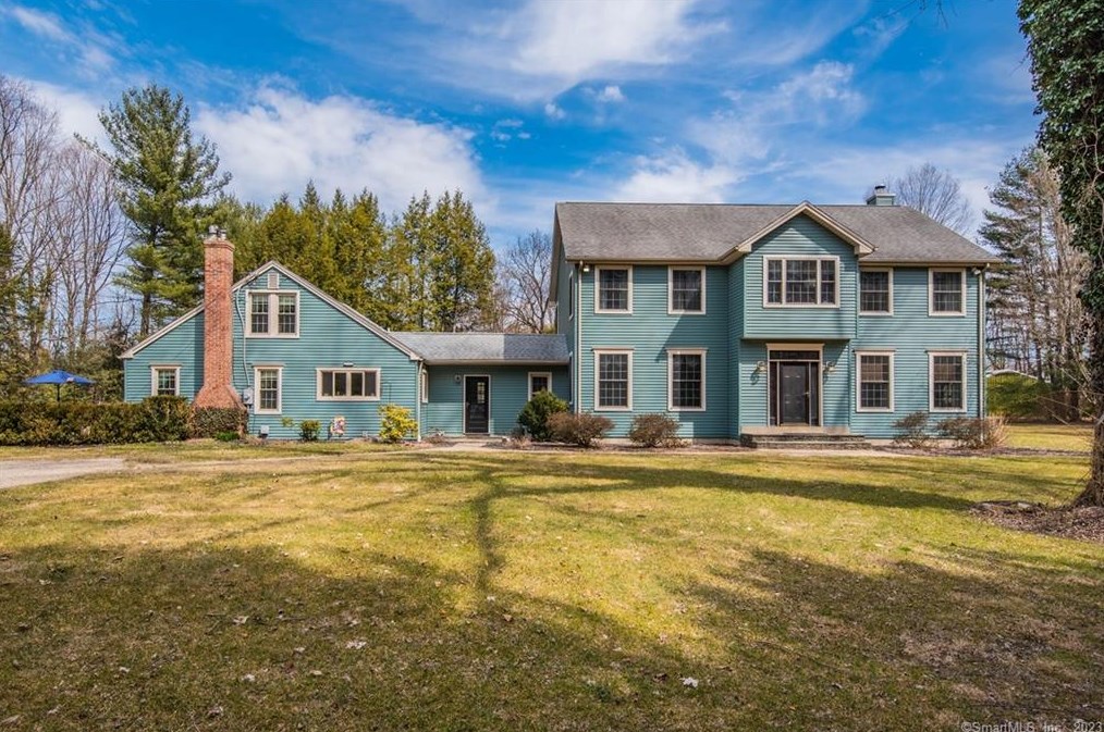 9 Pleasant St, Woodbury, CT 06798