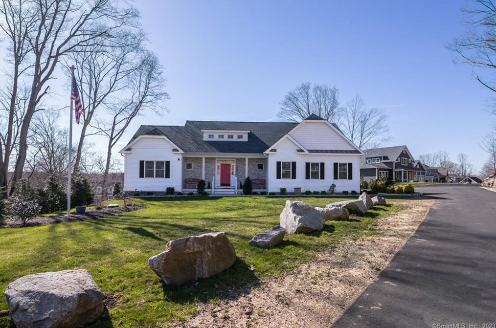 49 Cherry St, Guilford, CT 06437-2408