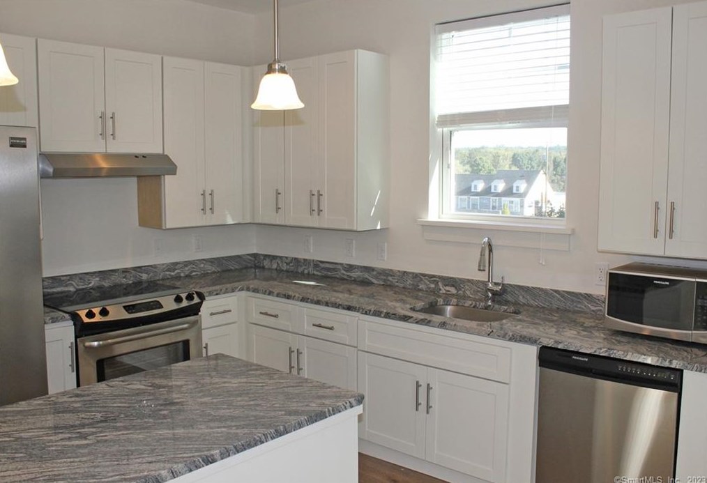 398-a Federal Rd #225, Brookfield Center, CT 06804
