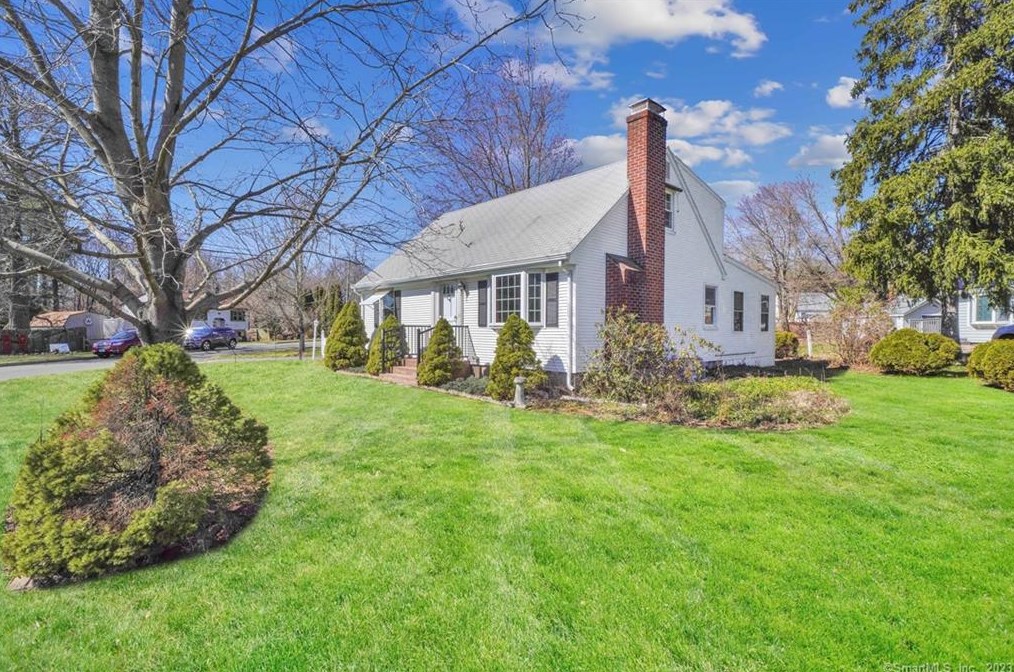 123 Fisher Rd, Middletown, CT 06457