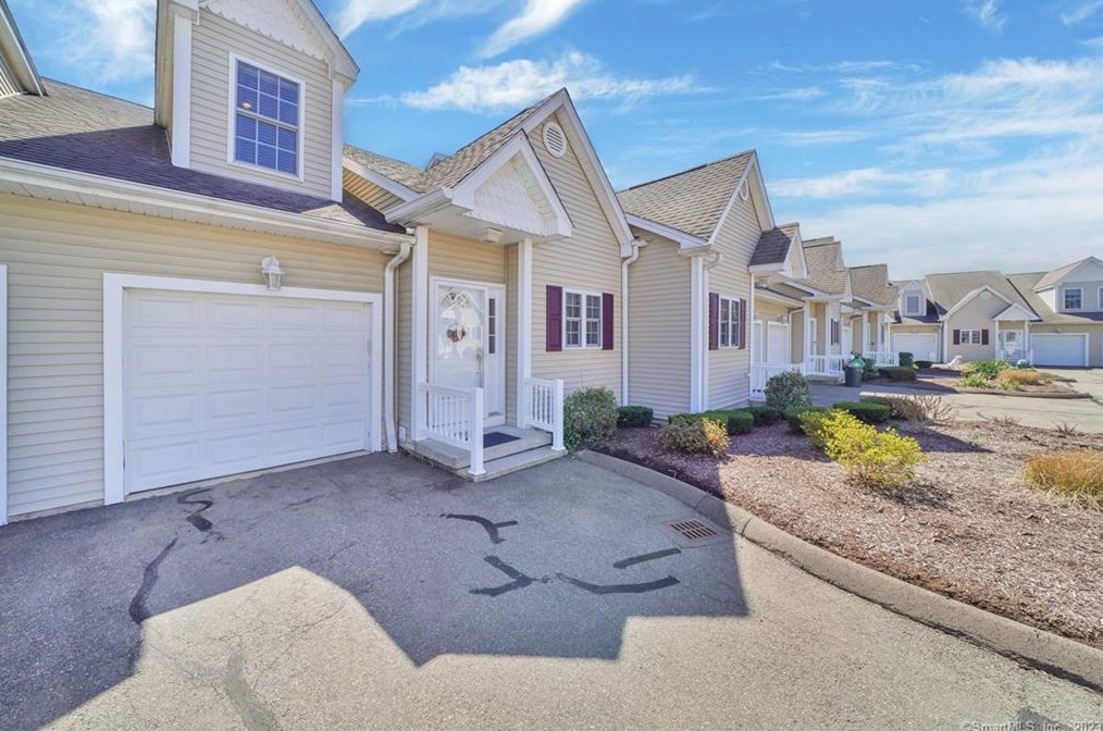 511 Elm St #10-4, North Haven, CT 06473