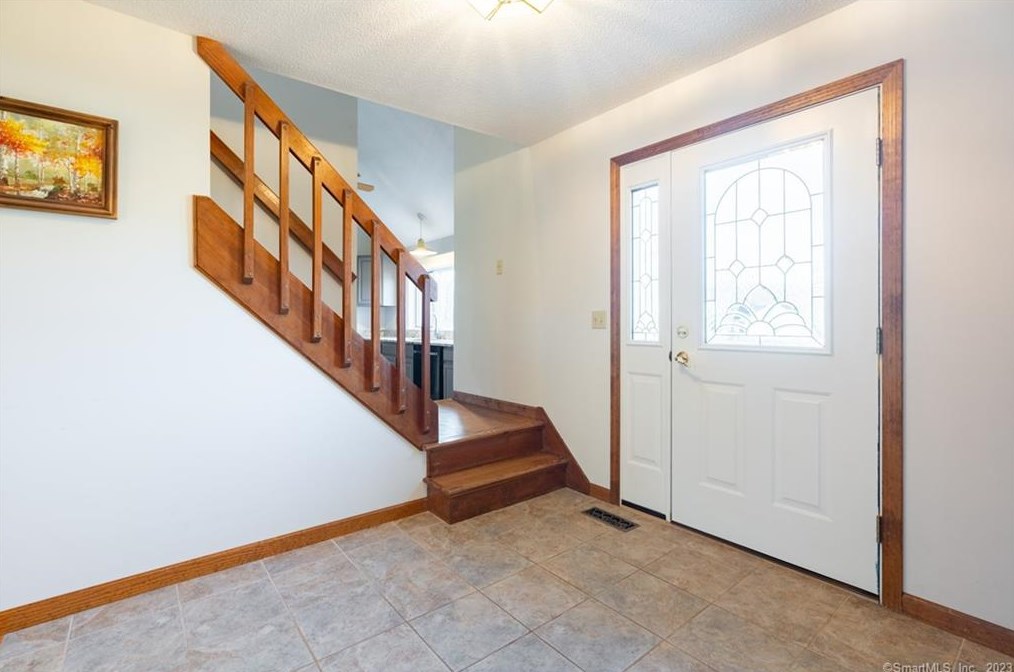 127 Clock Shop Dr, Kensington, CT 06037