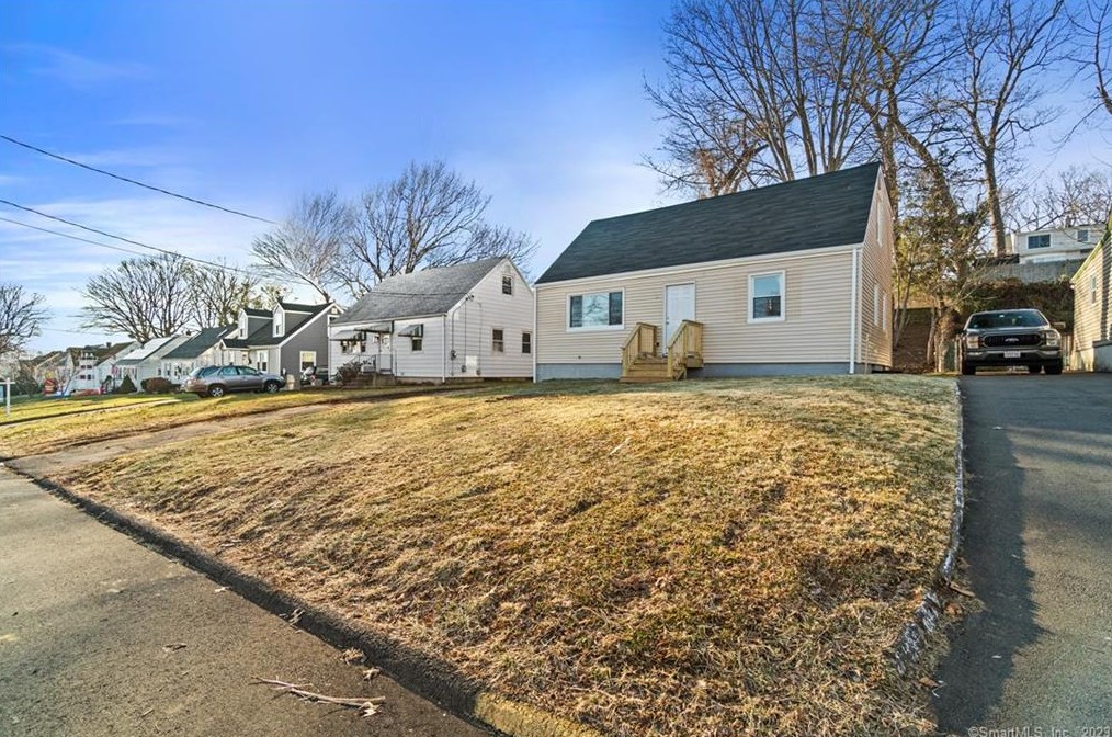 70 Bellevue Ave, New Haven CT  06516-6701 exterior