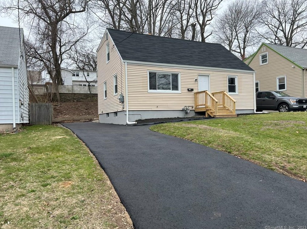 70 Bellevue Ave, New Haven CT  06516-6701 exterior