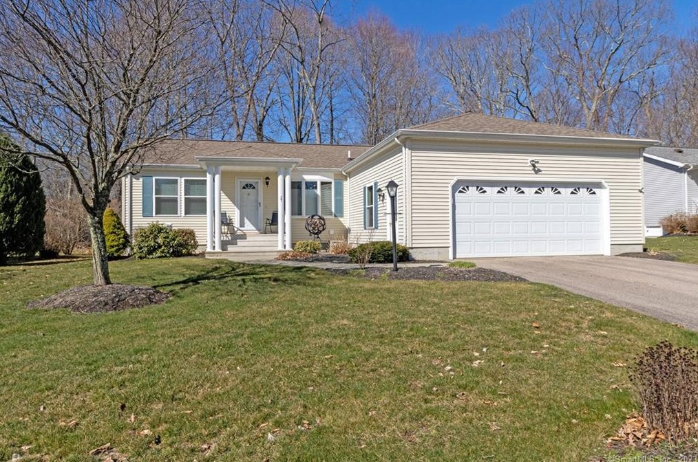17 Wyndwood, Uncasville, CT 06382