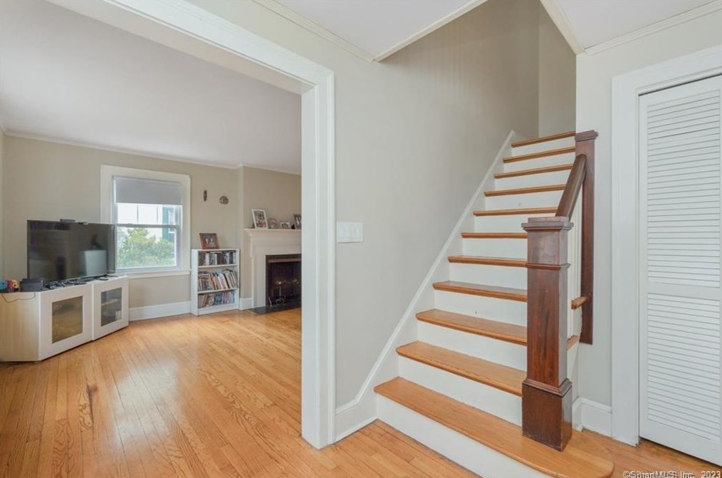36 Meadowbrook Rd, Hartford, CT 06107