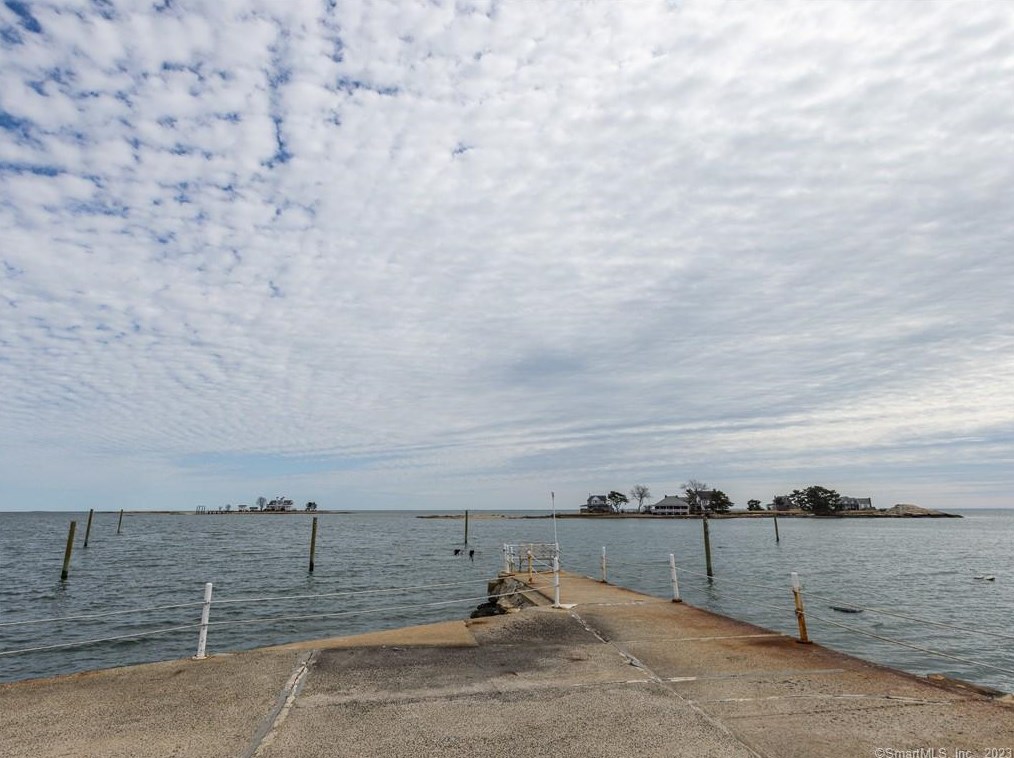 28 Summer Island Pt, Branford, CT 06405