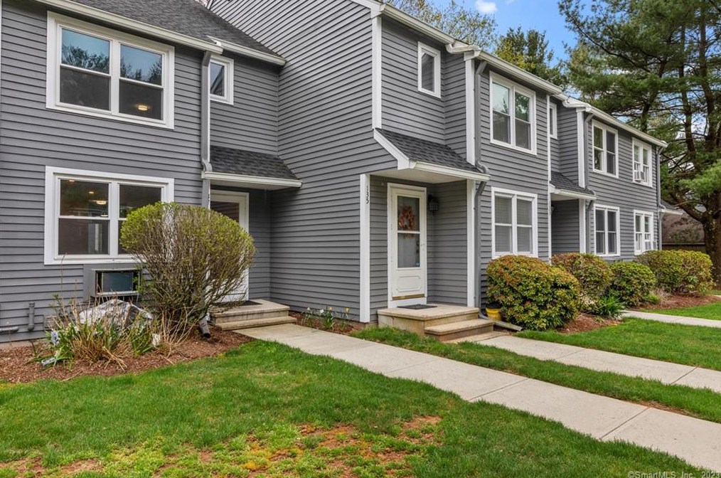 137 Fairway Dr #137, Cheshire, CT 06410